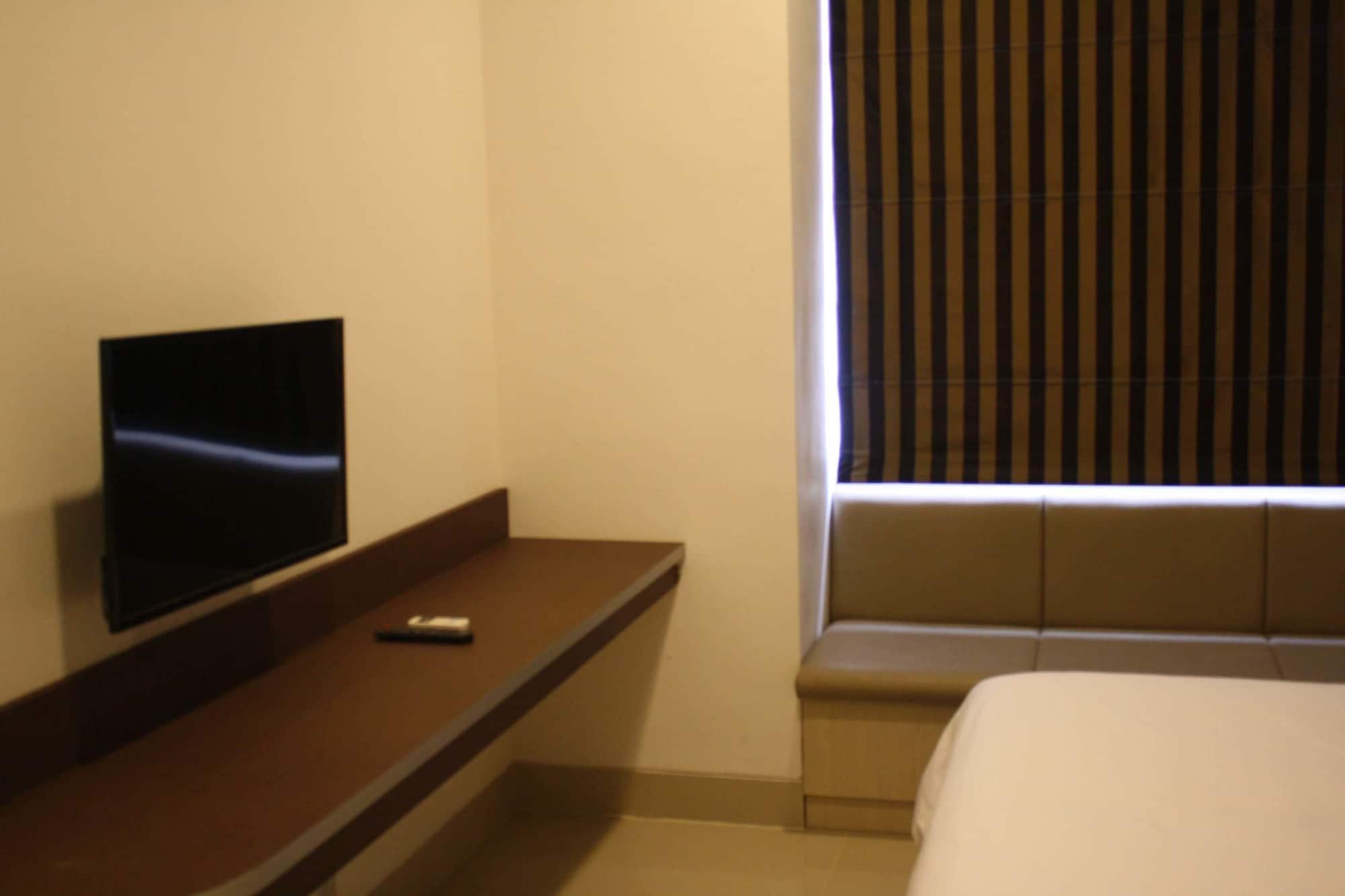 Sparks Odeon Sukabumi, Artotel Curated Exterior foto
