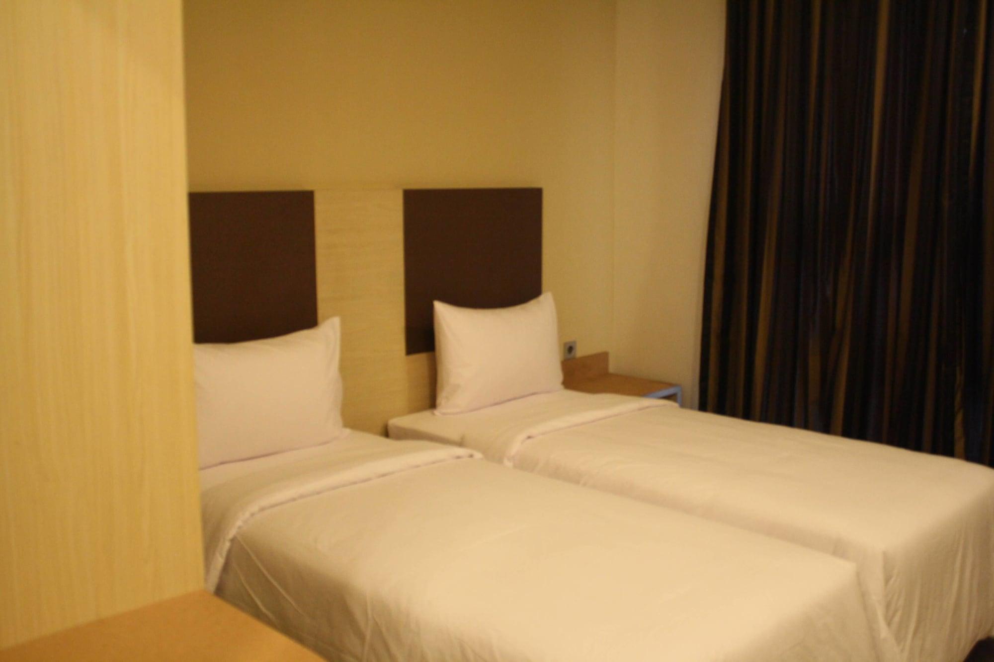 Sparks Odeon Sukabumi, Artotel Curated Exterior foto