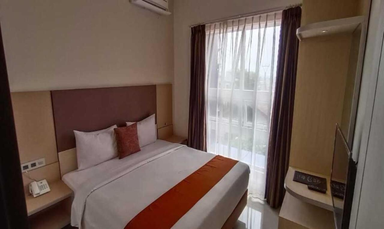Sparks Odeon Sukabumi, Artotel Curated Exterior foto