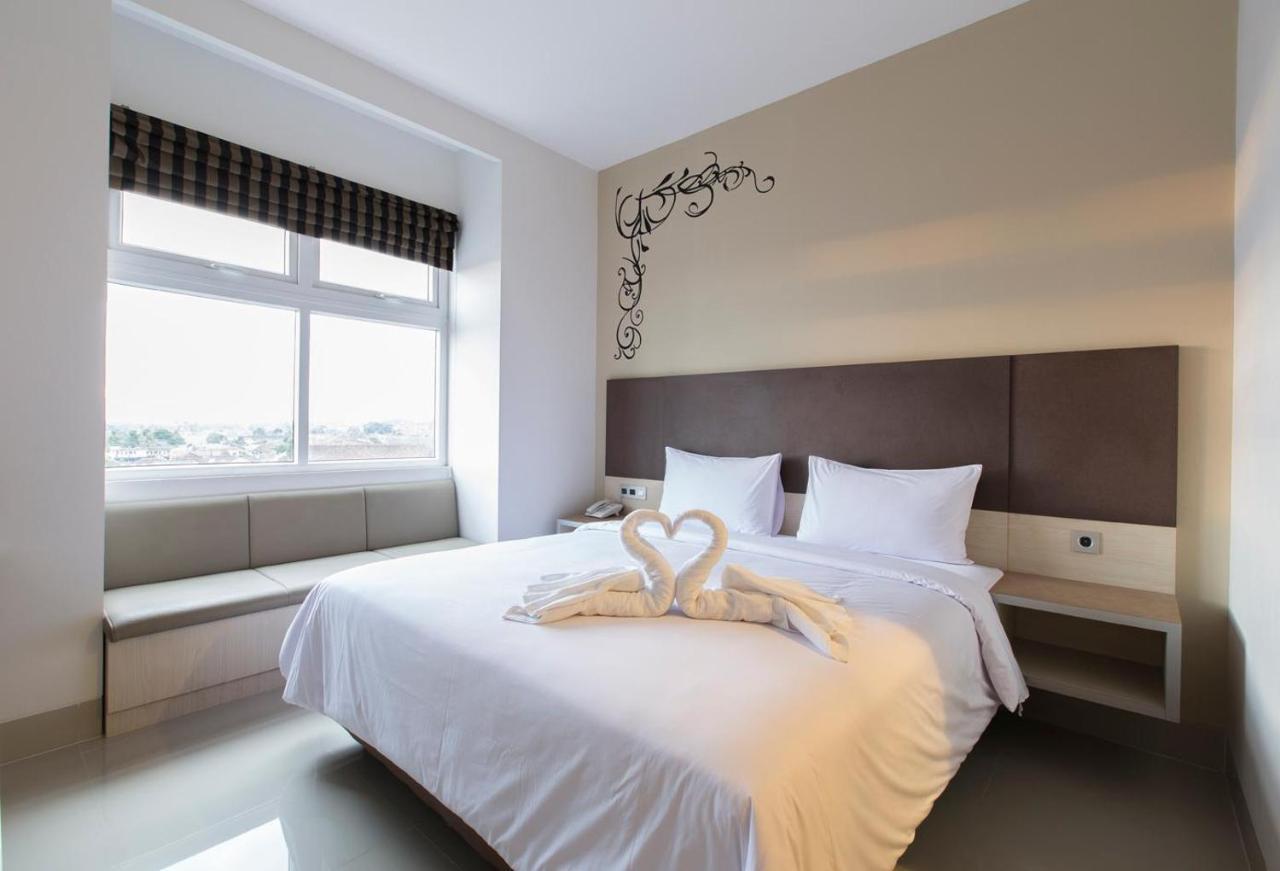 Sparks Odeon Sukabumi, Artotel Curated Exterior foto