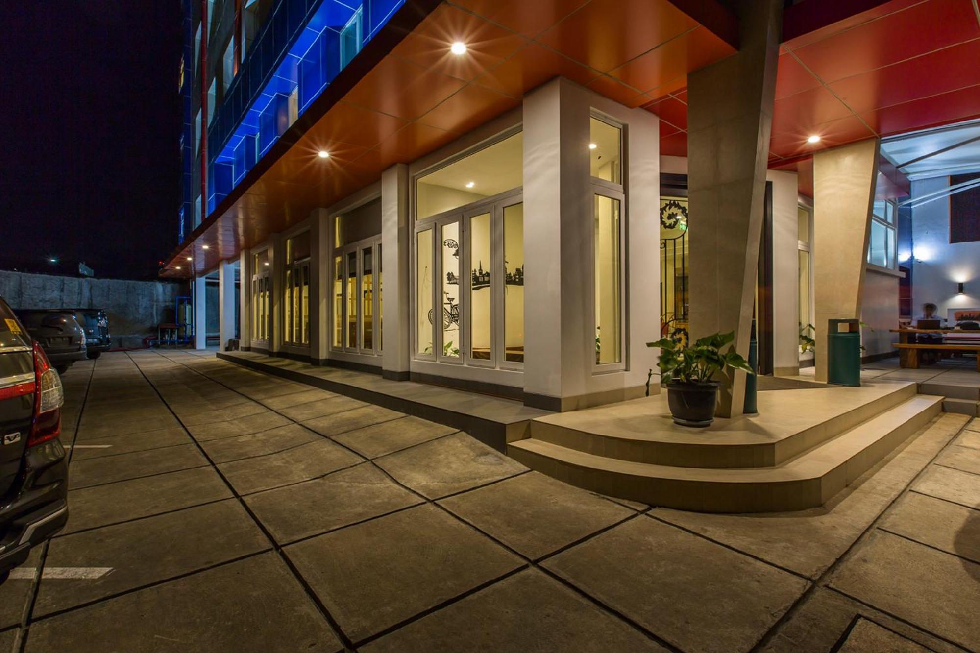 Sparks Odeon Sukabumi, Artotel Curated Exterior foto